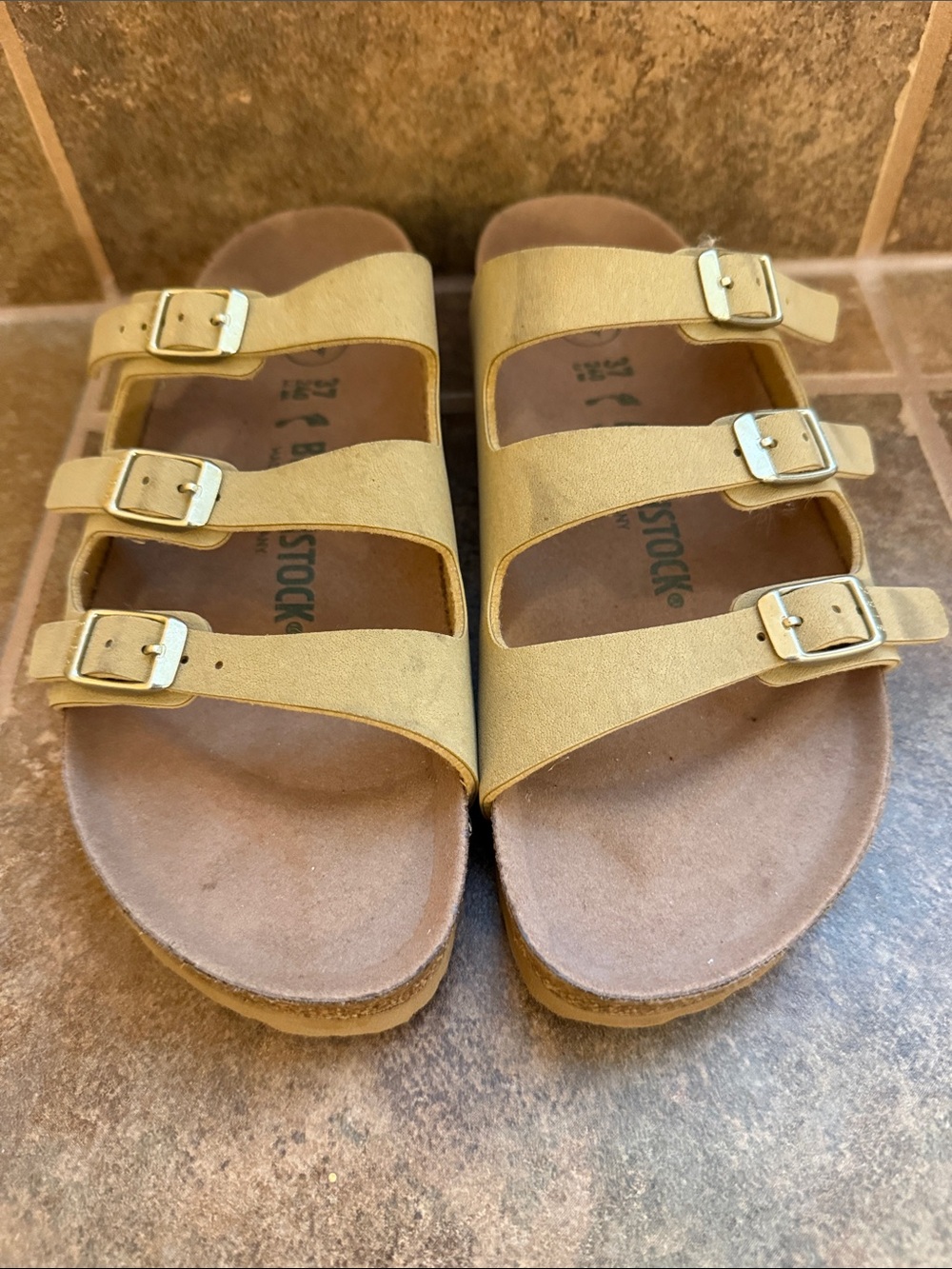 Women’s Birkenstock Florida Sandal in Light Tan